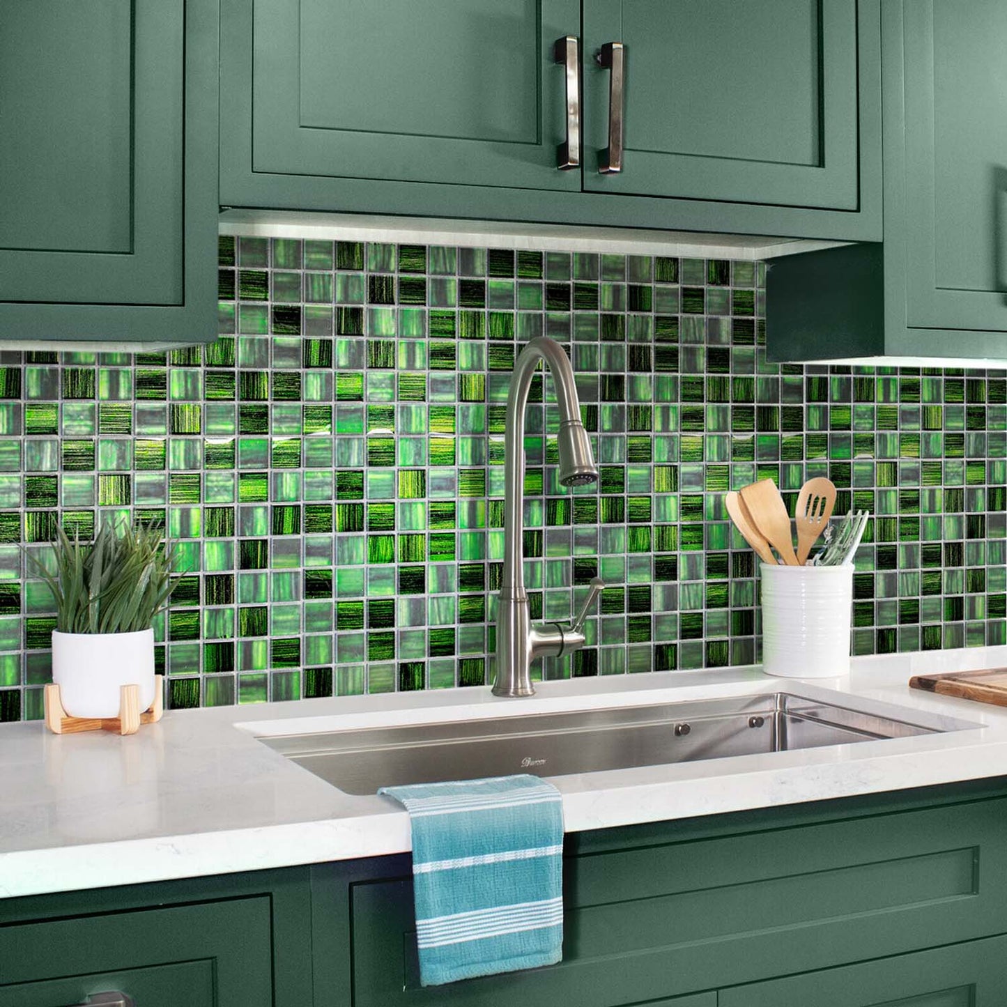 Emerald Green 11 x 11 Glossy, Matte Glass Mosaic Tile