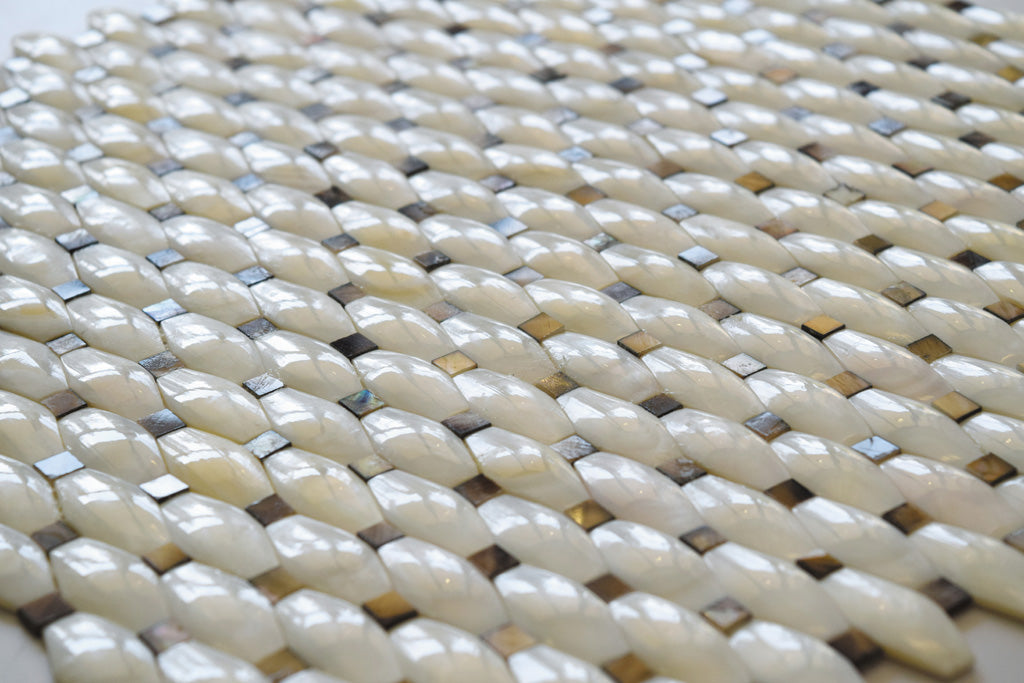 White 11 x 11 Polished Shell, Mother of Pearl Mosaic Tile